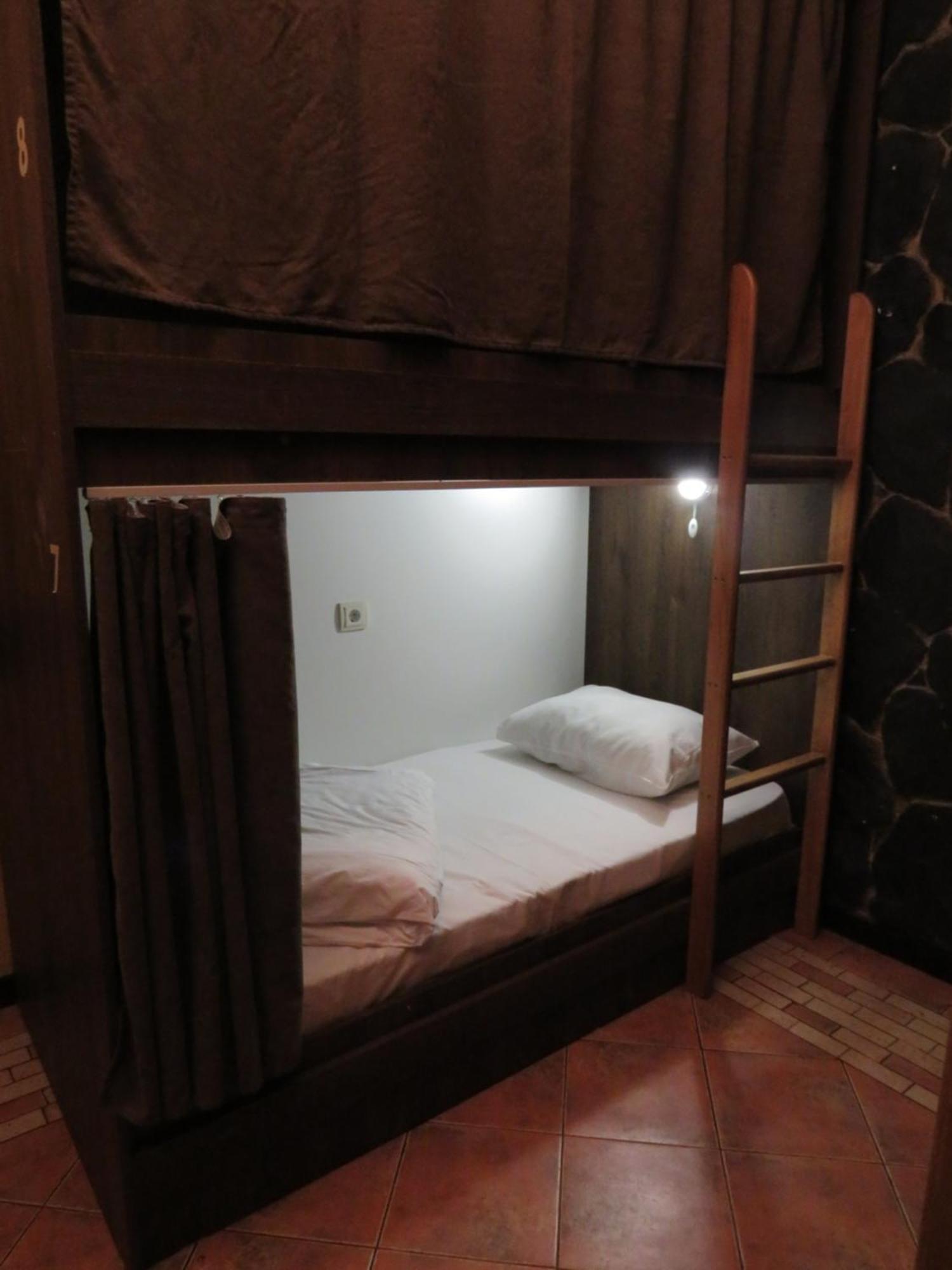Hostel Jan In The Very Center Yerevan Exterior foto